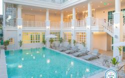 De Hug Hotel and Residence