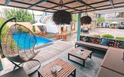 Zavana Rooms & Restaurant