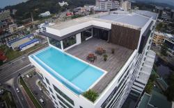 Ber-Santai at Sky Hotel Suite
