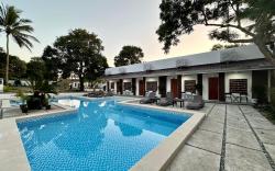 Solstice Suites- Revooh Suite (good for 4 pax)