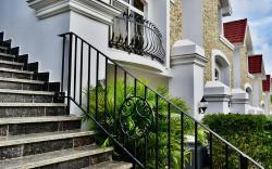 Five Homes Hotel