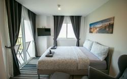 Mantra Beach Condominium Studio- M249