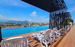 The Horizon SkyPool Suites by 4-11Pax IWH