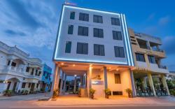 FabHotel Golden Manor Inn