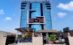Super Townhouse Hatigaon Near Medicity Formerly Hotel Grand Majesty