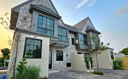 Brittany Pool villa