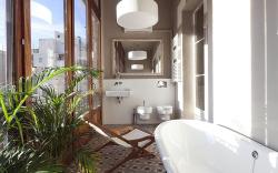 Boutique Apartment with Lift in Rambla Catalunya