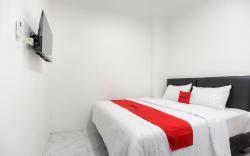 RedDoorz Syariah @ Sakura Hotel Jatiwaringin