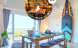 This villa is right in front of the sea.