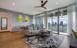 Corner Suite with Stunning Palace View in D1