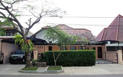Rumah Resik ENTIRE PLACE (4BR, PREMIUM Location)