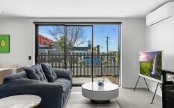 CBD Contemporary Comfort Townhouse 2 BR 2.5Bath