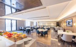 Atour Hotel Guangzhou Baiyun Jiahe Hebian