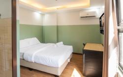 St. Marvin Studio M606