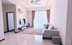 Lovely Designed Spacious Condo w Pool / Parking