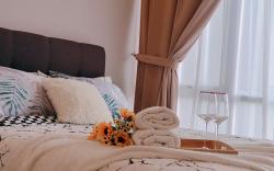Lovely 1 Bed /Studio w Hot Tub/Pool/Gym/Parking