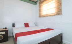 RedDoorz @ Moss Hotel Dasmarinas