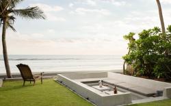 Black Beach Villa - Absolute Beachfront 
