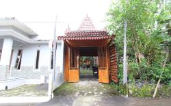 OYO 93789 Mbah Carik Homestay Syari'ah