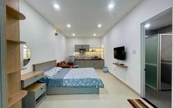 Apartment by the Park - Room 202