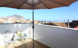 Terrace In The Historic Center In Palermo rosa