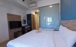Imperio B22 (Room2) Small Room- Netflix/Parking