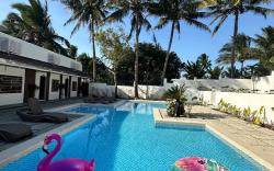 Solstice Suites-Revooh Ryan Suite(good for 16 Pax)