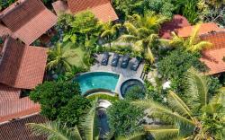 Berlima Wooden Lodge by Pramana Villas