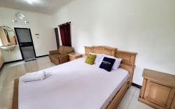 Urbanview Hotel Kusuma Garden Cianjur