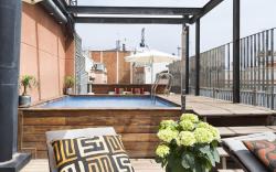 Gothic Quarter: Stylish Apartment with Pool