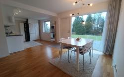 Modern, private & fully equipped. 4 adults +2kids