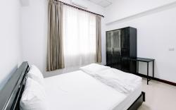 RedB hostel King room for 2 men