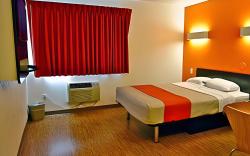 Motel 6 Cleburne, TX