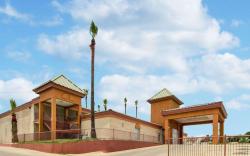 Econo Lodge Inn & Suites