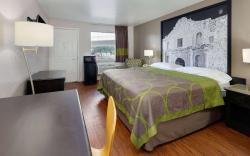 Super 8 by Wyndham San Antonio Pearl District / Downtown