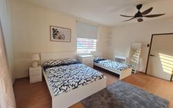 UniVilla -  Perfect family home for 18pax