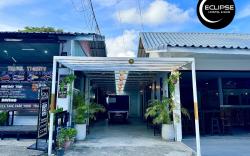 Eclipse Hostel and Bar