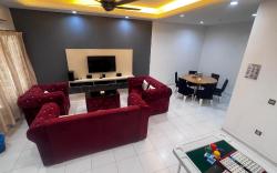 Lovely Homestay 911 ( Setia indah )