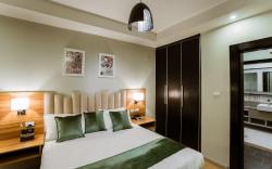 Monarch Hotel