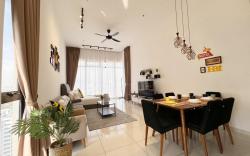 Georgetown 3 car park | SkyPool | Family 10 pax |