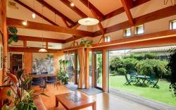 Malama Monstera: 6 Guests, BBQ, Pet-Friendly, Beach, Golf, Lawn Garden, Houseplants, Relaxation