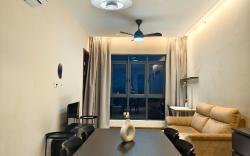 K Avenue by Tiara - Family Deluxe Double Room