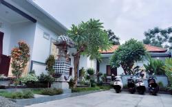 PENGINAPAN TENANG LOVINA