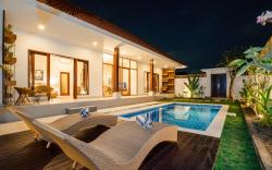 Sleek Villa w/ Spacious Pool Area | 5 Min To Beach