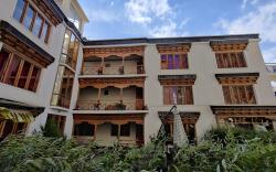 Hotel Hill Town