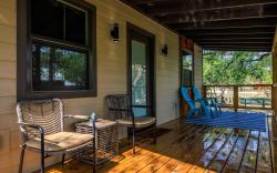 Winecup Waterfront Cottage 