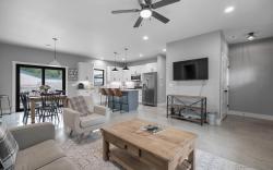 Luxury Home 3blck from Main St with FirePit