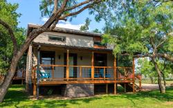Paintbrush Waterfront Cottage
