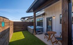 Ethel's Digs with Hot Tub