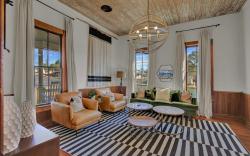 Gorgeous Home 1 Blk from Main with Hot Tub & Fire Pit!